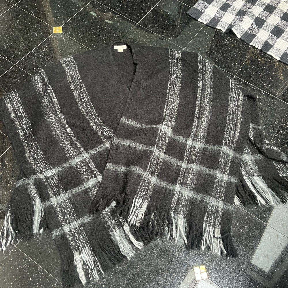 Lovestitch black shawl Sz L